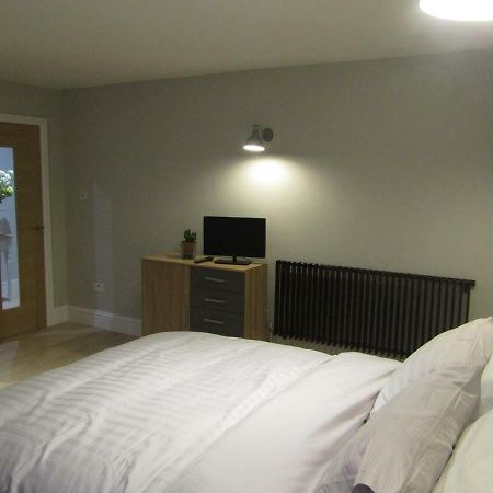 The Apartment, Lower Ground Floor, Clarendon Place 利明顿 外观 照片