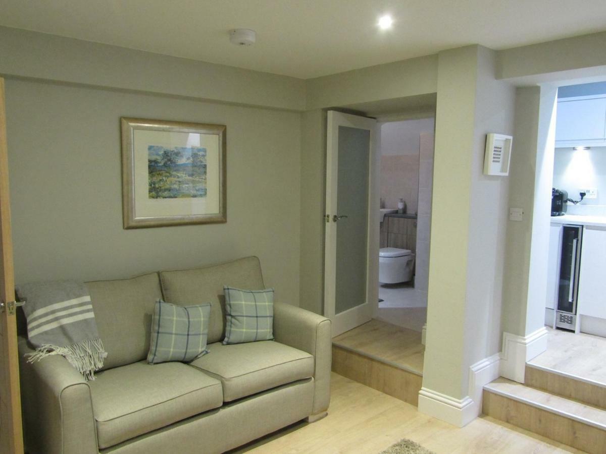 The Apartment, Lower Ground Floor, Clarendon Place 利明顿 外观 照片